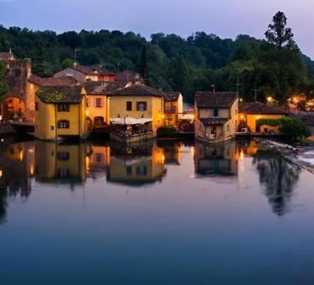 Il Rifugio Del Gatto Moro 住宿加早餐酒店 明乔河畔的瓦雷奇奥